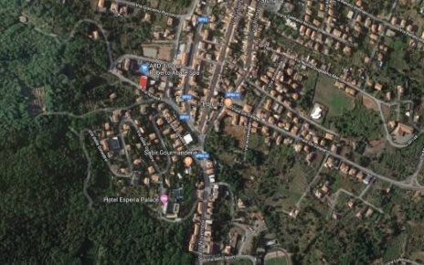 Foto Negozio a Zafferana Etnea Centro di 600 m² con 1 locali in vendita