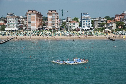 Foto Hotel a Jesolo Lido Centro Ovest di 1200 m² con 43 locali in vendita