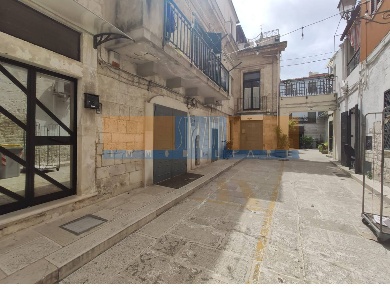 Foto Attività commerciale in CORSO CAVUR 45, Modugno di 100 m² con 2 locali