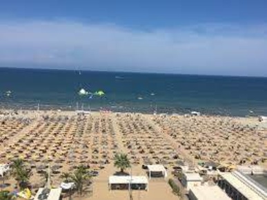 Foto Hotel a Rimini di 800 m² con 38 locali in vendita