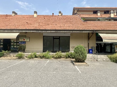Foto Negozio a Usmate Velate Velate di 107 m² con 2 locali in vendita