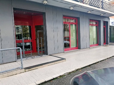 Foto Negozio a Agliana Centro di 265 m² con 3 locali in vendita