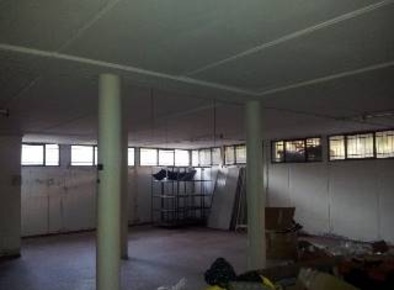 Foto Magazzino in Via delle Mimose, Calenzano Centro di 117 m² con 1 locali