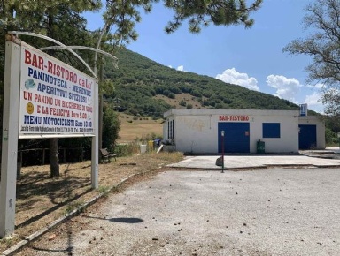 Foto Ristorante in Fonte delle Matinate, Serravalle di Chienti di 100 m²