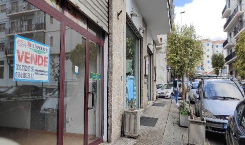 Foto Attività commerciale a Cosenza Centro di 82 m² con 2 locali in vendita