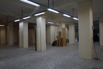 Foto Negozio in zona piazza Bilotti, Cosenza Centro di 525 m² con 2 locali