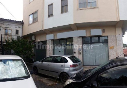 Foto Negozio in Via Degli Svevi  5, Catanzaro Sala di 290 m² con 4 locali