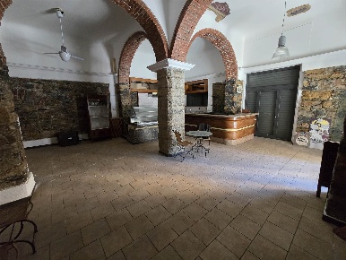 Foto Negozio a La Spezia Centro Storico di 90 m² con 1 locali in vendita