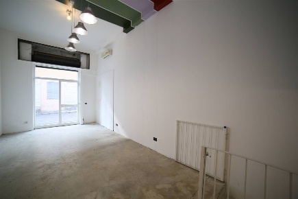 Foto Negozio in VIA SIRTORI  1, Monza San Biagio di 58 m² con 1 locali