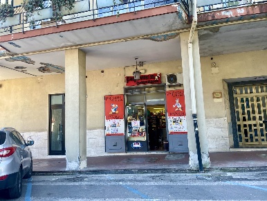Foto Negozio a Cava de' Tirreni Centro di 47 m² con 1 locali in affitto