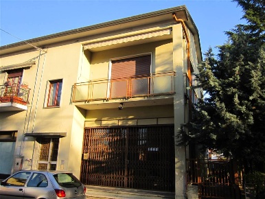 Foto Negozio in Via Campi 15, Gallarate Madonna in Campagna di 79 m²