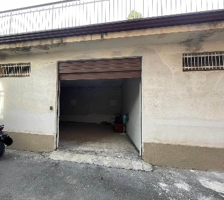 Foto Locale commerciale a Mascalucia Centro di 38 m² con 1 locali
