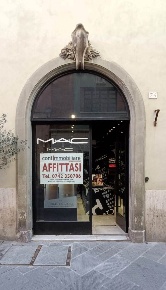 Foto Negozio in Corso Cavour  78, Foligno Centro Storico di 28 m²