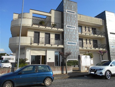 Foto Attività commerciale in Via Zygmunt Kelz 6, Noci di 100 m² in affitto