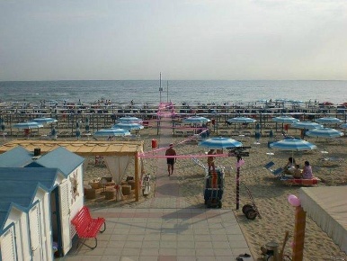 Foto Hotel a Riccione di 1500 m² con 30 locali in vendita