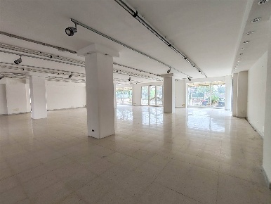 Foto Negozio in Via Nomentana 273, Fonte Nuova Tor Lupara di 500 m²