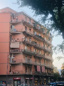 Foto Negozio in Piazza caduti civili di brescia 1, Salerno di 45 m²