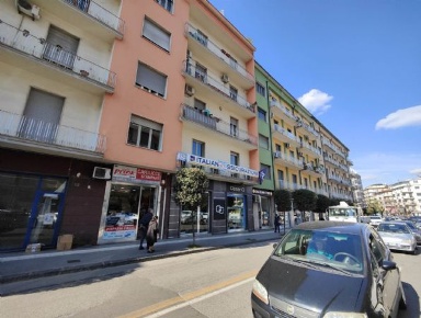 Foto Ufficio in via caloprese, Cosenza Centro di 185 m² con 8 locali