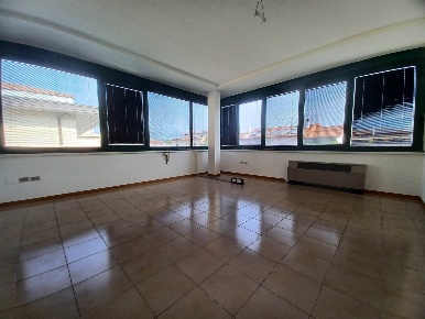Foto Ufficio a Pistoia Sant'Agostino di 120 m² con 5 locali in affitto