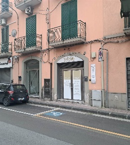 Foto Negozio in Calata S. Vito 103, Salerno Fratte - Matierno di 52 m²
