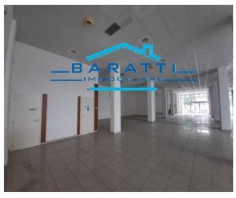 Foto Attività commerciale a Carpi di 510 m² in vendita