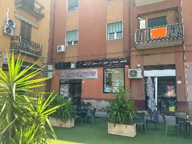 Foto Negozio in Via Molinella, Cosenza Centro di 198 m² con 5 locali