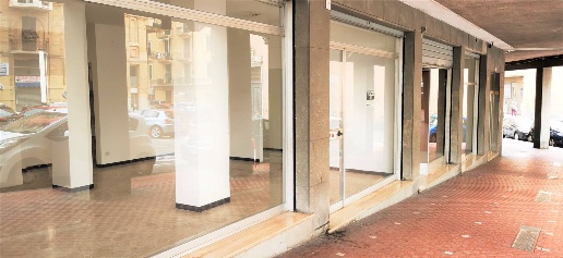 Foto Locale commerciale a Savona Oltreletimbro, Santa Rita di 100 m²