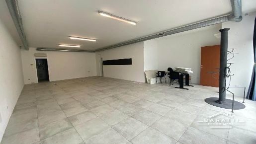 Foto Attività commerciale a Porto Mantovano Sant'antonio di 130 m²