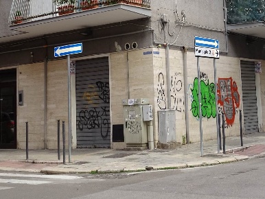 Foto Negozio in Via Laterza 27 angolo Via Buccari 91 27, Bari Carrassi