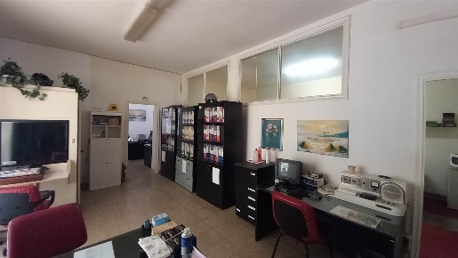 Foto Negozio in Via Onorevole Francesco Napolitano 77, Nola Centro di 70 m²