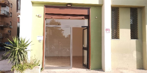 Foto Attività commerciale in Via Orsa Minore, Palermo Guadagna di 30 m²