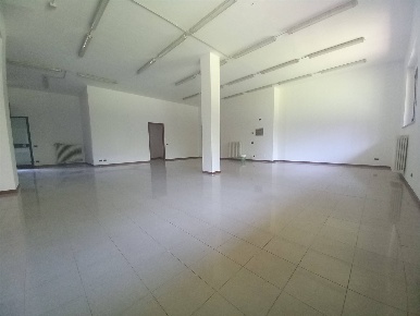 Foto Negozio a Bergamo Colognola di 120 m² con 1 locali in vendita