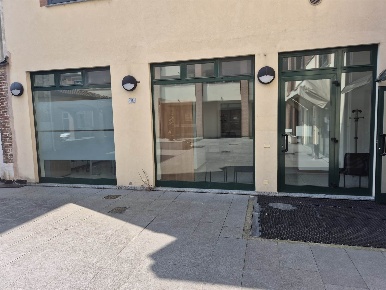 Foto Negozio in Via I° maggio 15/H, Ceriano Laghetto Centro di 70 m²