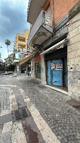 Foto Negozio in via Calabria, Cosenza Centro di 35 m² con 1 locali