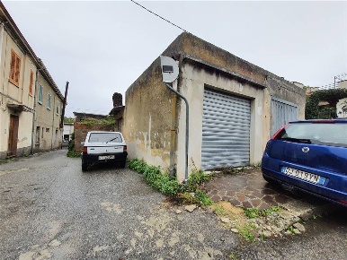 Foto Magazzino in via Vittorio Veneto 10, Taurianova Centro di 25 m²