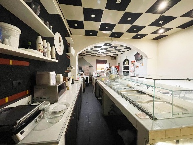 Foto Negozio in Piazza Bonadies 24, Catania Cibali di 65 m² con 3 locali
