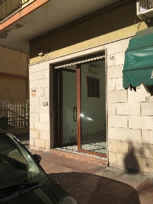 Foto Negozio a Salerno Pastena - Pastena Alta di 31 m² con 1 locali