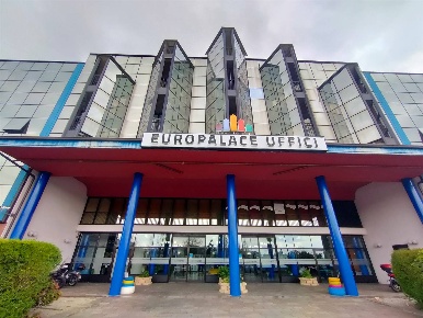 Foto Ufficio a Orbassano Pasta di 250 m² con 5 locali in vendita