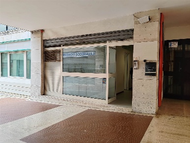 Foto Negozio a Roma San Basilio di 72 m² con 4 locali in affitto