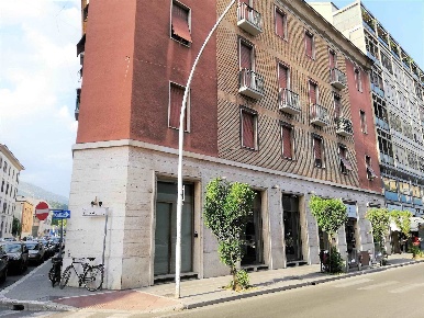 Foto Negozio a Terni Centro di 165 m² con 2 locali in affitto