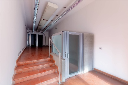 Foto Ufficio a Carmignano Centro di 100 m² con 1 locali in vendita