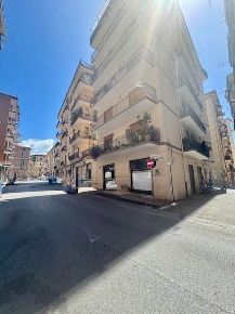 Foto Negozio in via francesco crispi  46, Salerno Carmine di 40 m²