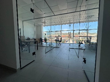 Foto Ufficio in Via Nazionale Appia 81, Curti di 125 m² con 3 locali