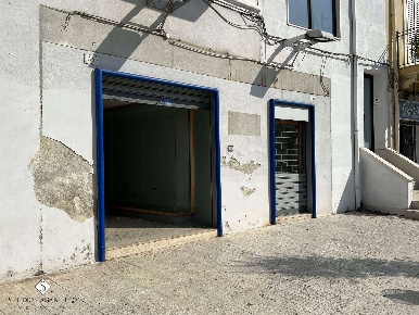 Foto Negozio in CORSO VITTORIO EMANUELE 34/36, Palagiano di 74 m²