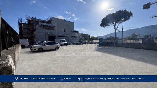 Foto Negozio a Salerno Zona Industriale - San Leonardo di 1300 m²