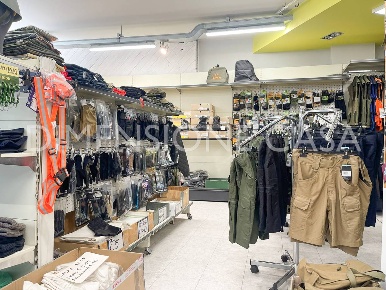 Foto Attività commerciale a Carpi di 240 m² con 1 locali in vendita