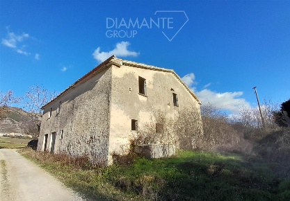 Foto Cessione attività a Costacciaro di 350 m² con 4 locali in vendita