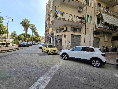 Foto Negozio in Via Gelso  85, Salerno Carmine di 90 m² con 2 locali