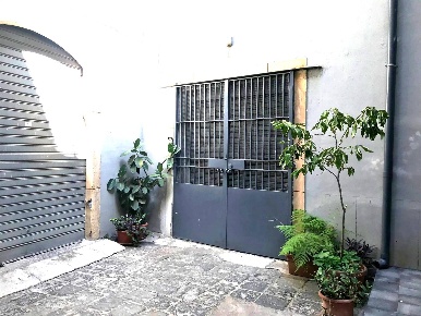 Foto Magazzino in Via San Crispino 9, Catania Centro Storico di 221 m²