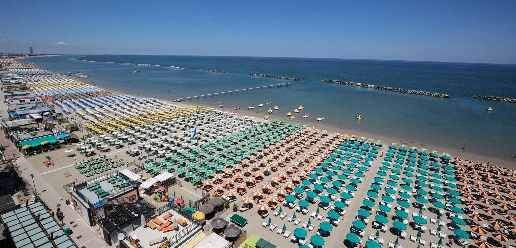 Foto Hotel a Gatteo di 1980 m² con 57 locali in vendita